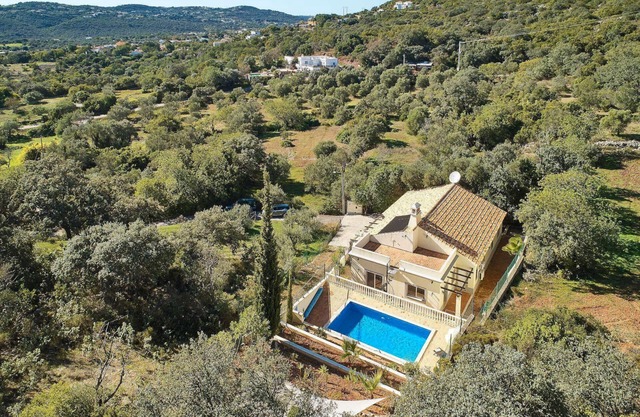 Country Villa, Modern Interiors, A/C, Private Pool & Sunny Terraces - 2km to São Brás de Alportel!