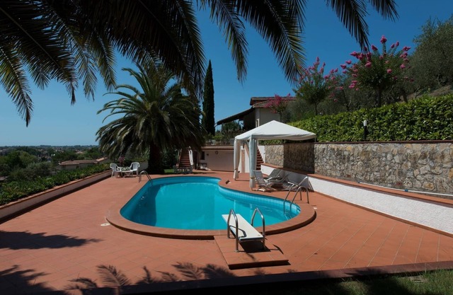 Landvilla in der Nähe vom Meer mit Schwimmbad
