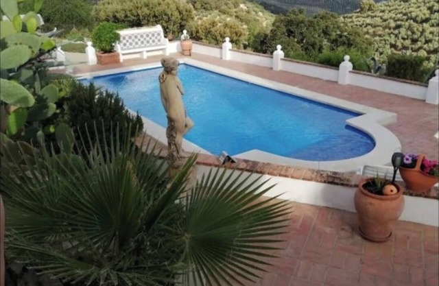Countryside Apartment, peace and tranquility, spectacular views of Sierra Nevada