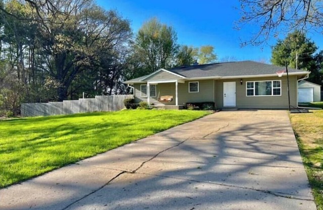 Countryside Charm : 3BR, 2BA + 1 Acre Of Land