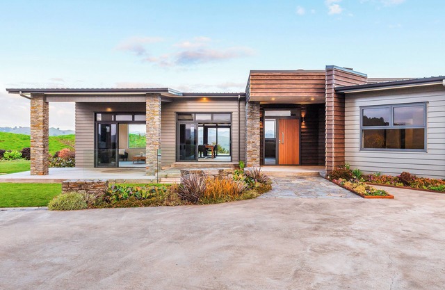 Countryside Comforts, beautiful modern house with rural and mountain views!