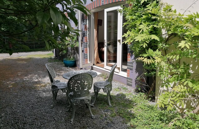 Countryside Cottage Retreat at Ty'r Cwm Farm