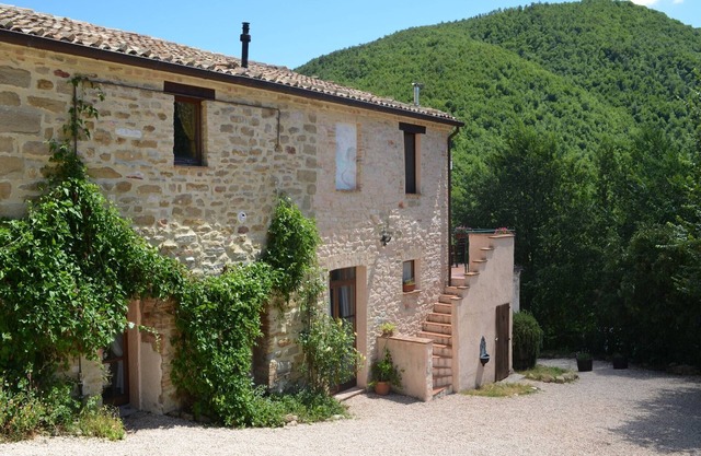 Schöne Wohnung mit eigener Terrasse in einem Agrotourismus in Pergola
