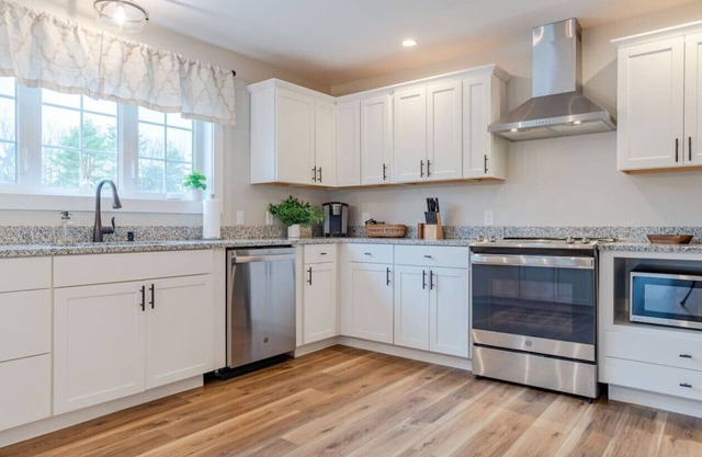 Countryside Oasis: Charming 1BR Farmhouse Getaway