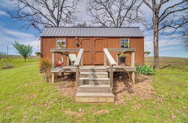 Countryside Tiny Home in Cameron ~ 5 Mi to Poteau!