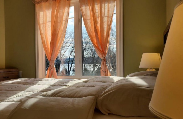 County Greenside Lakeview Resort