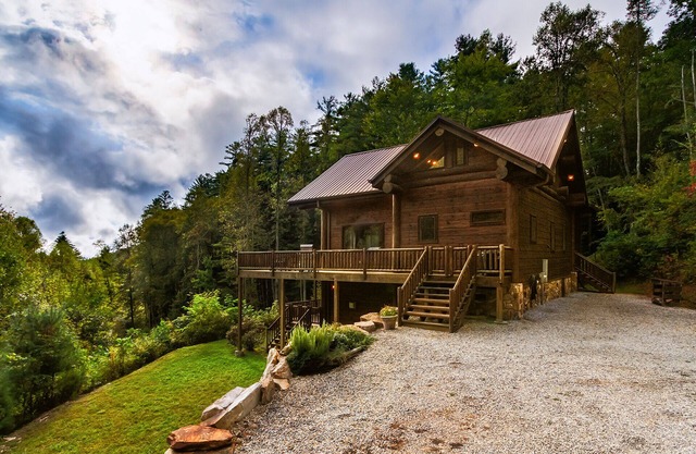 Private Berghütte für Paare mit Kamin und Whirlpool an Deck
