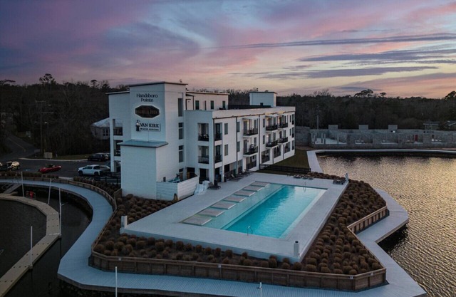 Couples Coastal Getaway w/pool