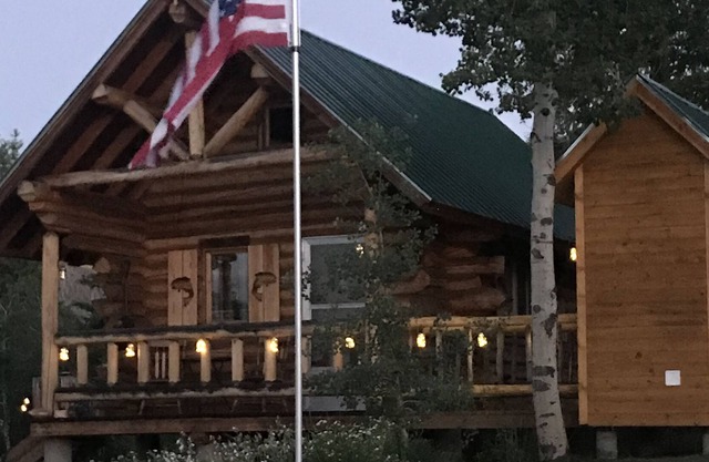 Million Dollar Views / Gemütliches Blockhaus / Outdoor Enthusiast's Dream