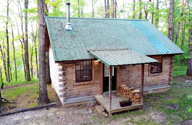 Couples Getaway Near Hot Springs-Jacuzzi and Hot Tub Overlooking Mountains!