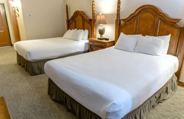 Zermatt Villa 2029 - Doppelzimmer mit Queensize-Bett, 1 Bad und Resortausstattung