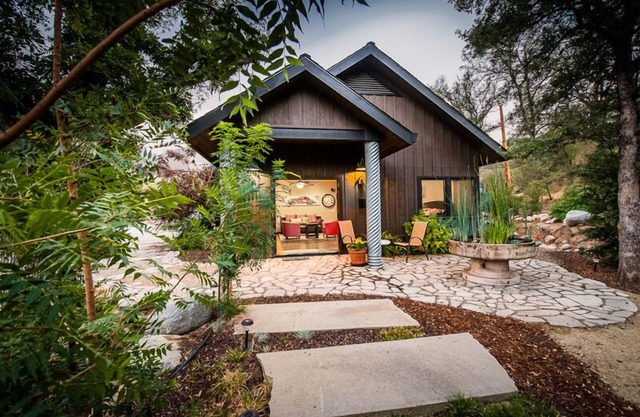 * SONDERPREIS * Für neue Suite mit Zugang zum Fluss, 7 Minuten zum Sequoia Park