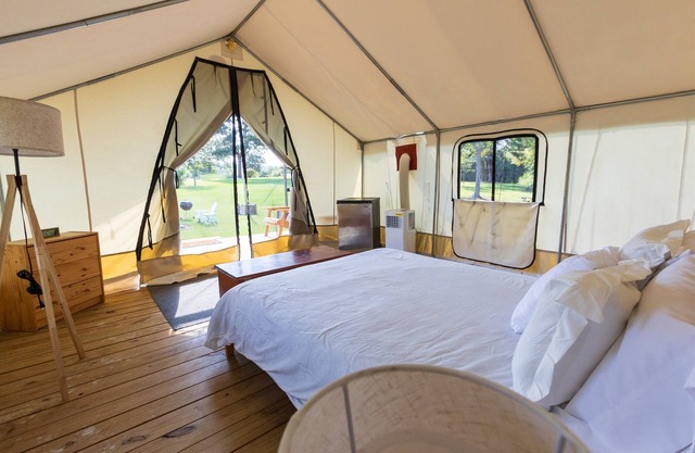 Couples Spring Glamping Getaway near Lake Livingston