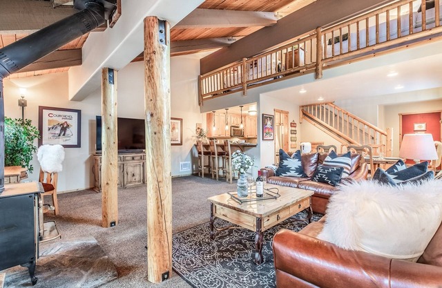 Courchevel 14 Remodeled Light and Bright Mountain Cabin, Walk to Canyon Lodge Slopes by RedAwning