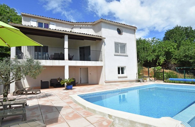 Ruhige Villa mit privatem Pool