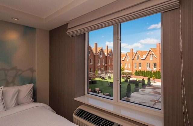 Courtyard by Marriott New York Queens/Fresh Meadows