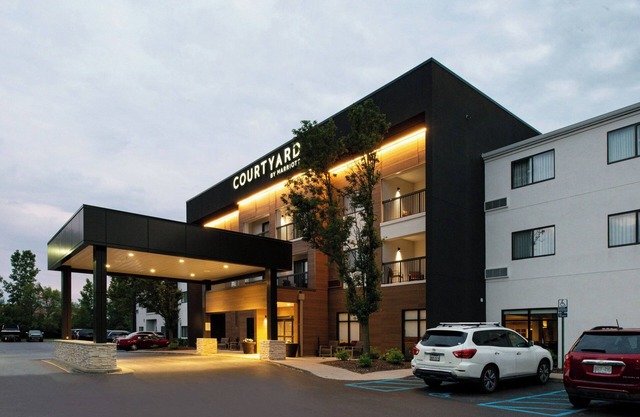 Courtyard by Marriott Detroit Utica