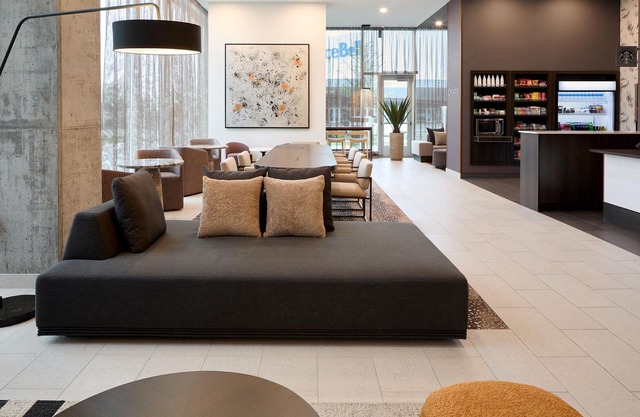 Courtyard By Marriott Montreal Laval