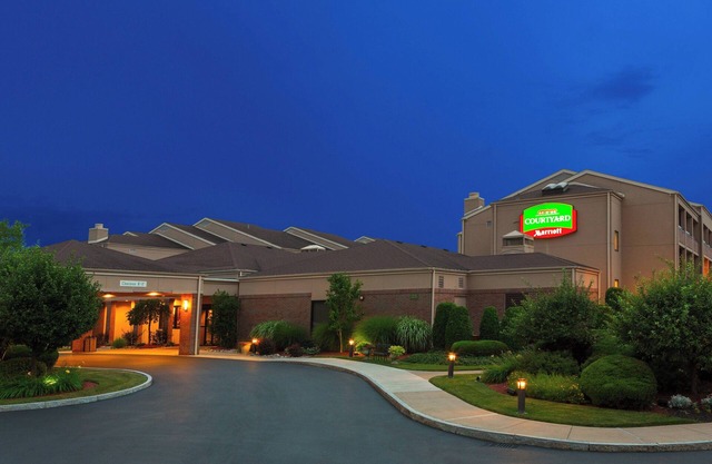 Courtyard by Marriott Rochester Brighton