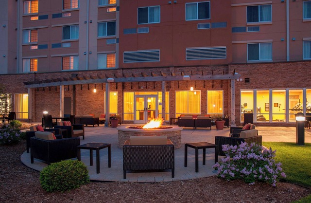 Courtyard Milwaukee Airport