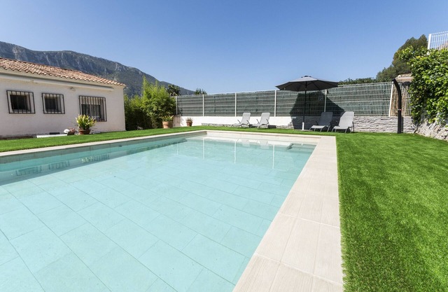 Cova De L'aire - Drei Schlafzimmer Villa, Schläft 6