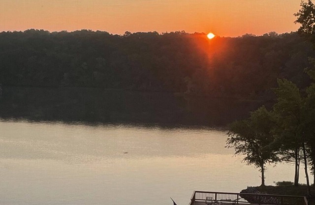 Cove, great views, large dock. kayaks