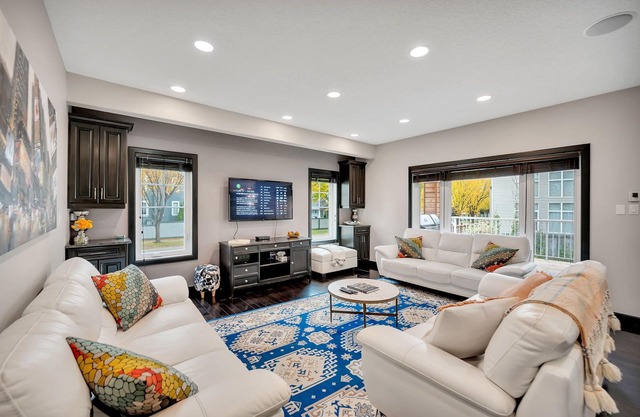 Cove - Huge Estate! King Beds, Games Room & BBQ