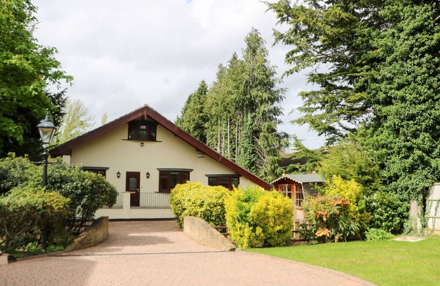 COVENTINA, pet friendly, luxury holiday cottage in Wraysbury