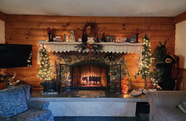 Covered Bridge Riverview Lodge