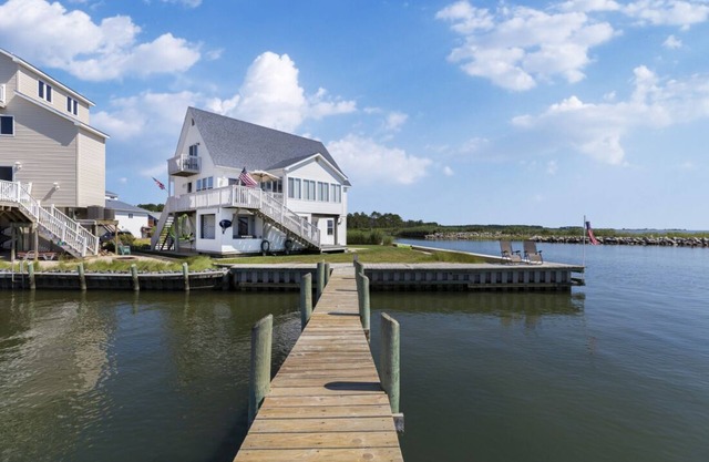 Coves Point - You can't get more Waterfront than this!