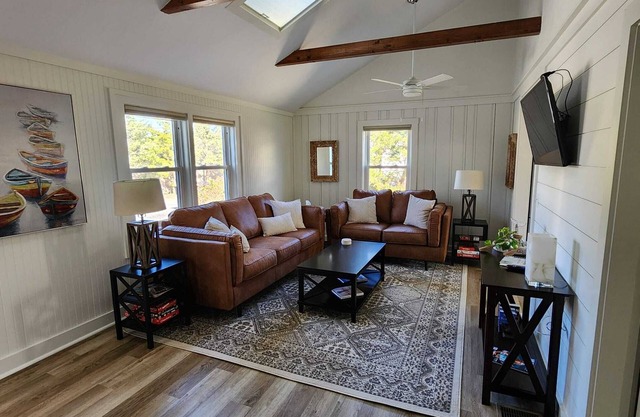 "Coveted Cottage" 2BR Beach Cottage Humarock Beach in Marshfield/Scituate .