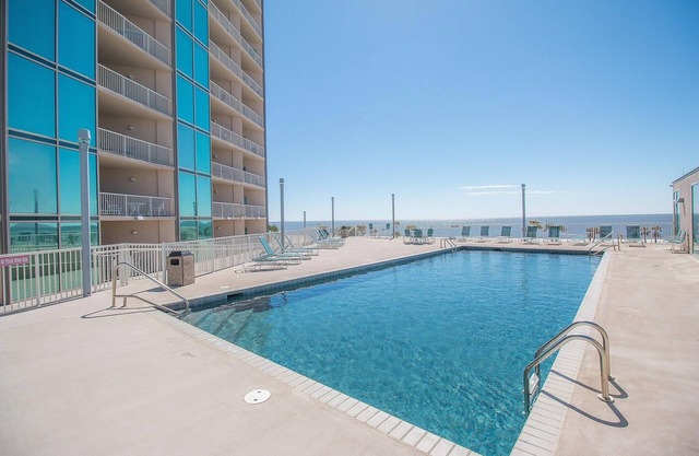 Coveted Gulf-front condo on pool deck, directly on beach, Snowbirds welcome!