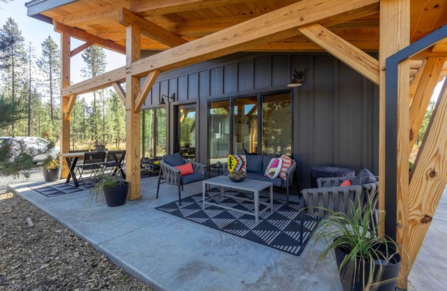 COVI97 - Updated Backyard and New Hot Tub