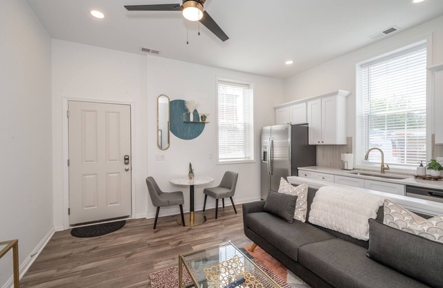 Covington Charm 201 | Minutes from attractions!