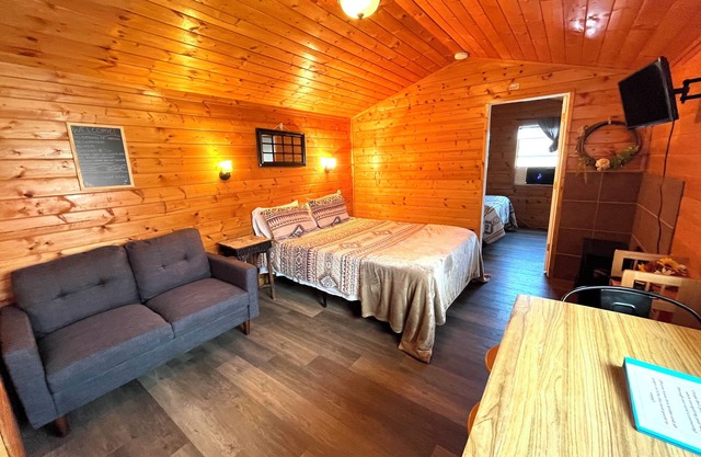 Cowboy Cabin #1 on a working ranch, near Crater Lake with WiFi, AC
