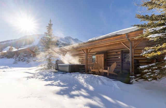 Cowboy Heaven Cabin - Rustic Ridge - Ski-in/out , Hot Tub, Outwest Escape, Hike