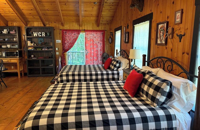 Cowgirl Cabin 2 Queens AC W/D Wi-Fi