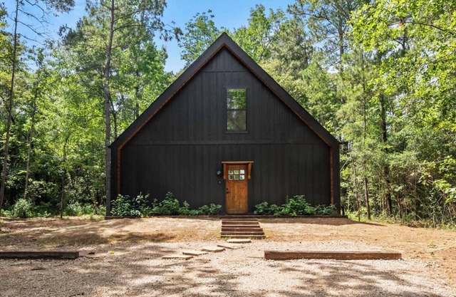 Coyote, Cozy Cabin at Sam Houston National Forest (Coyote)