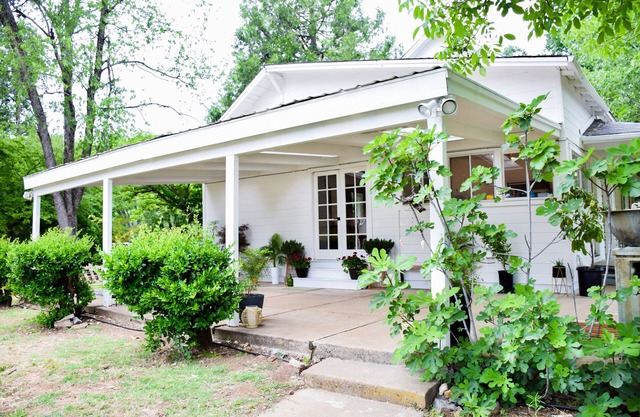 Ranch house at Coyote Creek near Murphy’s and Ironstone Vineyards