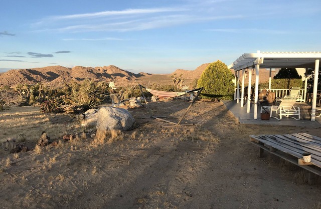 COYOTE CREEK RETREAT - Landestypische Monumentansichten Stargazing Jacuzzi Vintage LPs