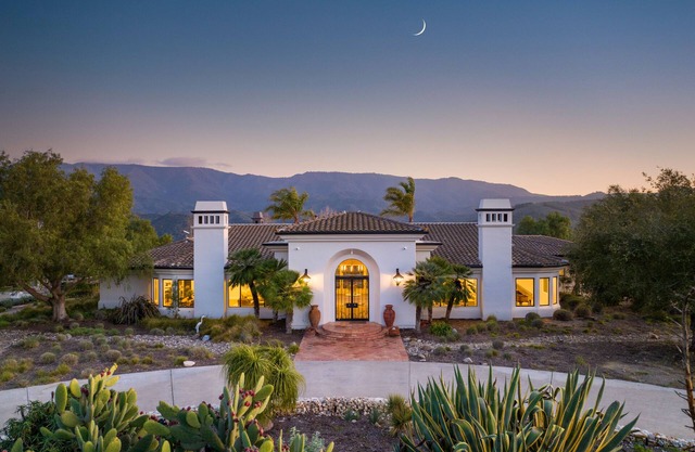 Coyote Hills Ranch & Vineyard with pool & spa!