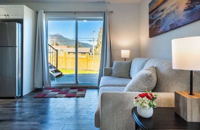 Cozy Two Bedroom, centrally located