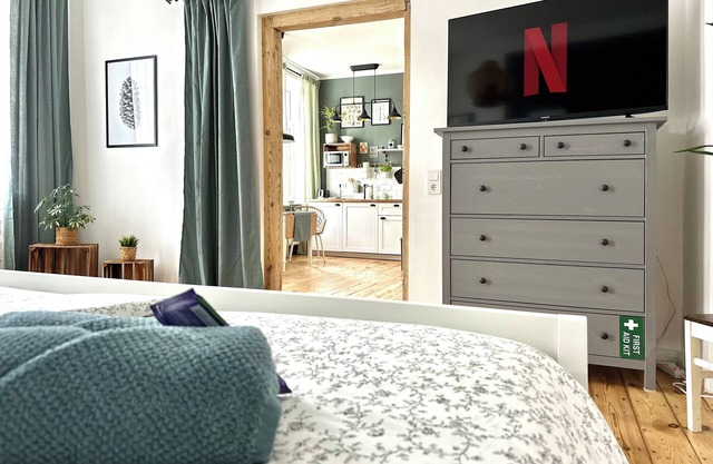COZEE - Cozy 2-room Apt. with Netflix