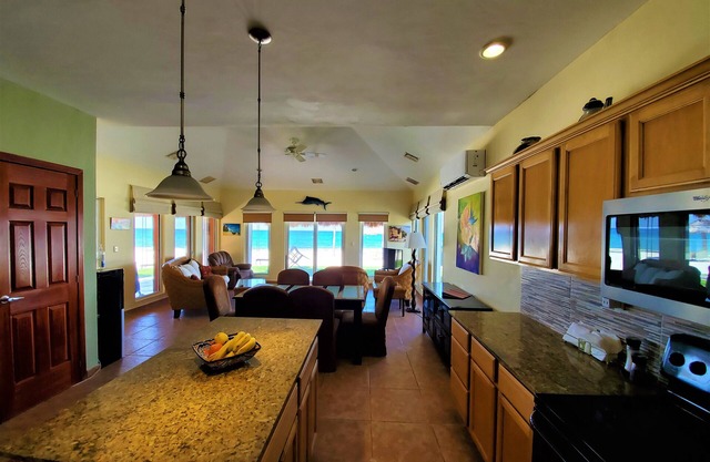 COZUMEL OCEANFRONT BEACH VILLA, EXCLUSIVE COSTA DEL SOL COMPLEX! SCUBA PARADISE!
