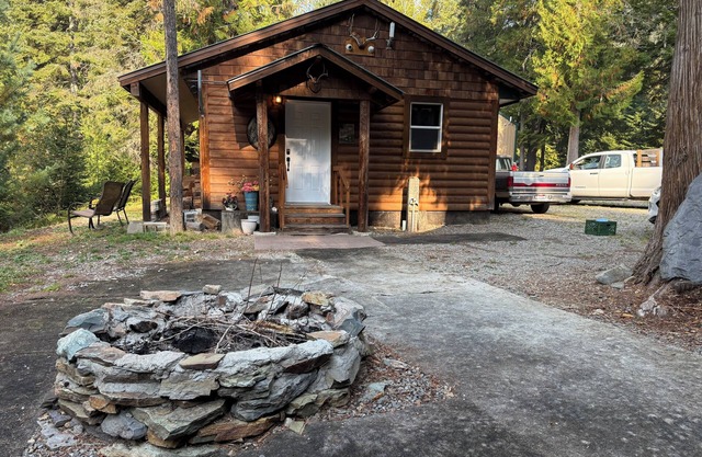 Cozy 1 & 2 bedroom Cabin Hideaways up the Coeur d'Alene River North Fork