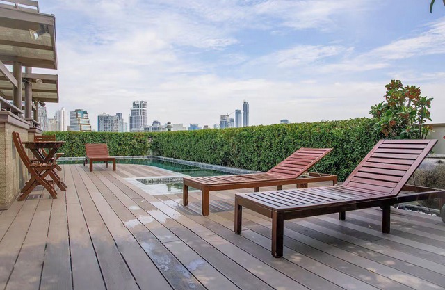 Cozy 1-bedroom condo - Modern, Unblocked Views, near BTS, fast Internet