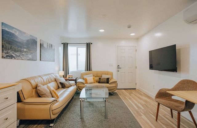 Cozy 1-bdrm condo in beautiful Santa Maria with WiFi, AC; next to 101/Pismo