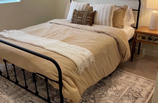 Cozy 1 Bed 1 Bath Apartment w/ Pool, Hot Tub, Gym, Pool Table, Arcade Games