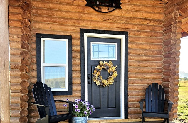 Cozy 1-Bed 1-Bath Cabin Retreat. King Size Bed, Wi-Fi, TV and Pet Friendly!