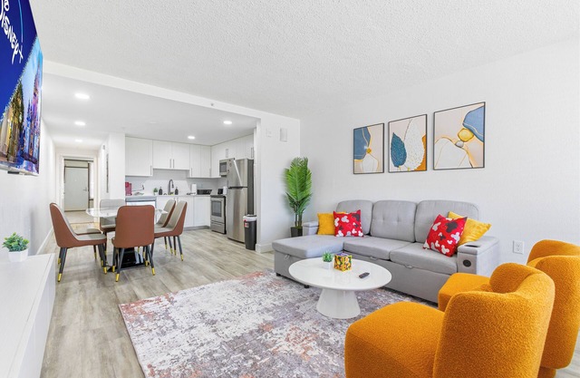 Cozy 1 Bed Apt l 15 Mins to Disney l Pools l Free Parking